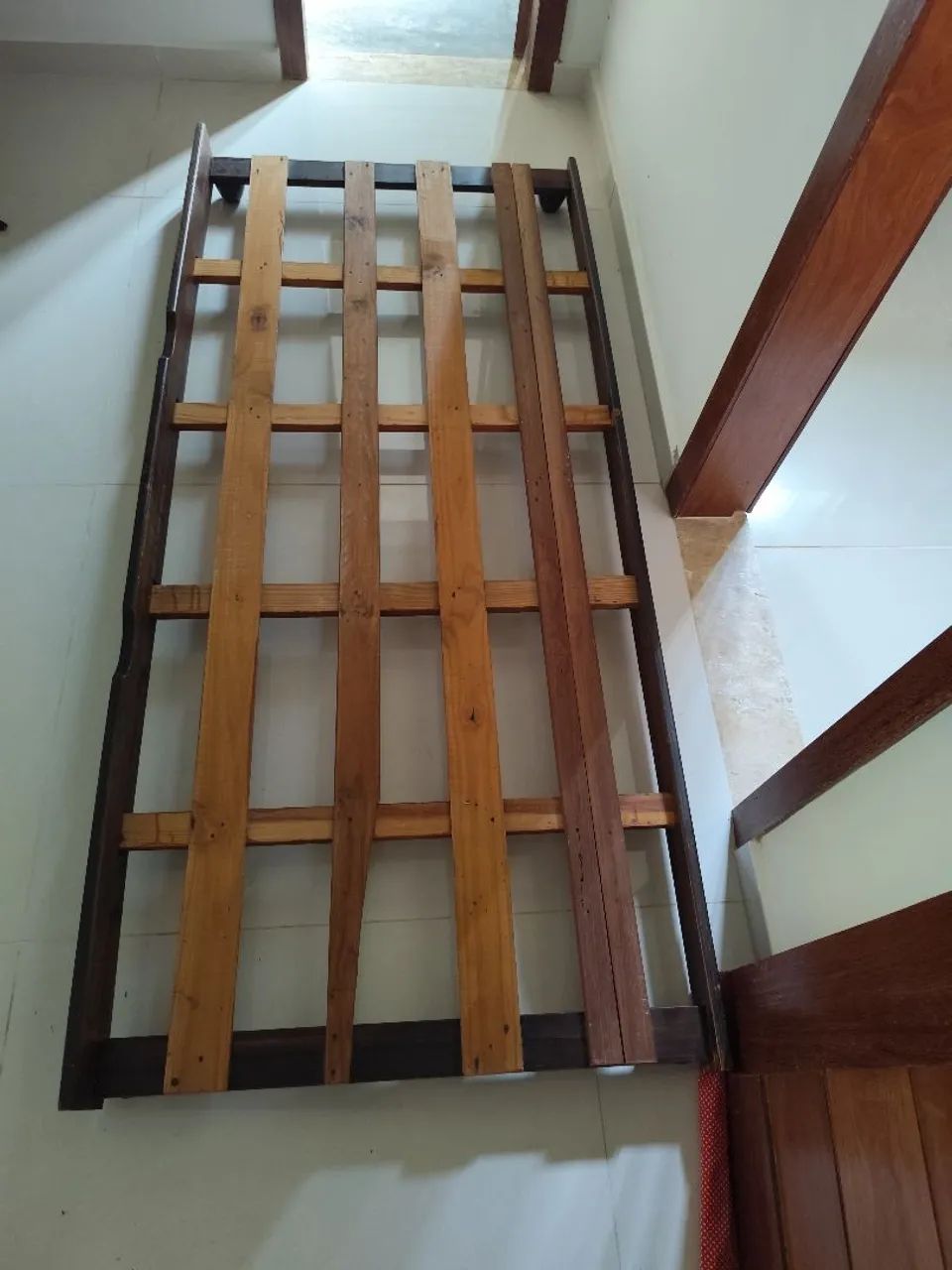 CAMA AUXILIAR EM MADEIRA MACIÇA SOLTEIRO