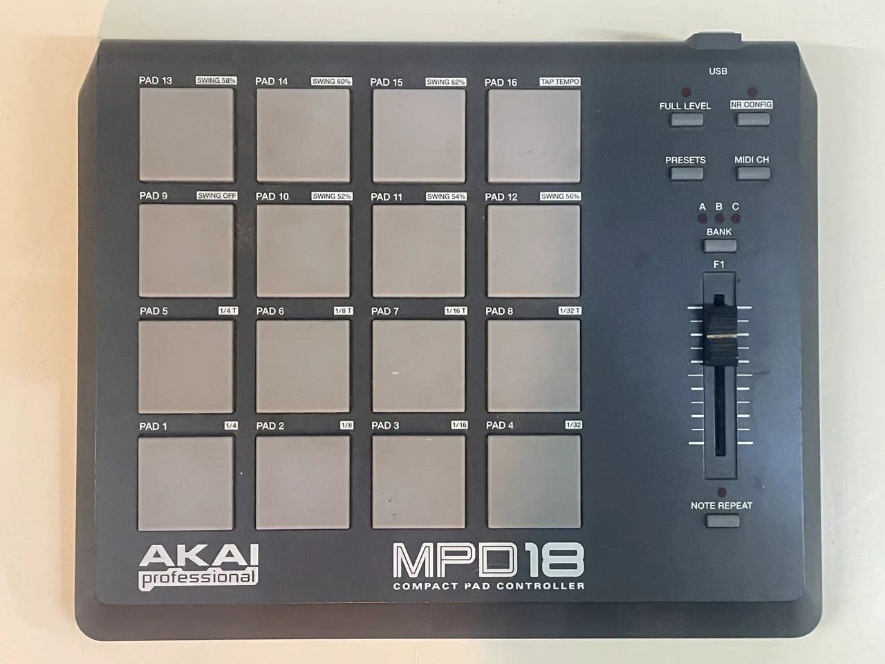 Akai MPD 18