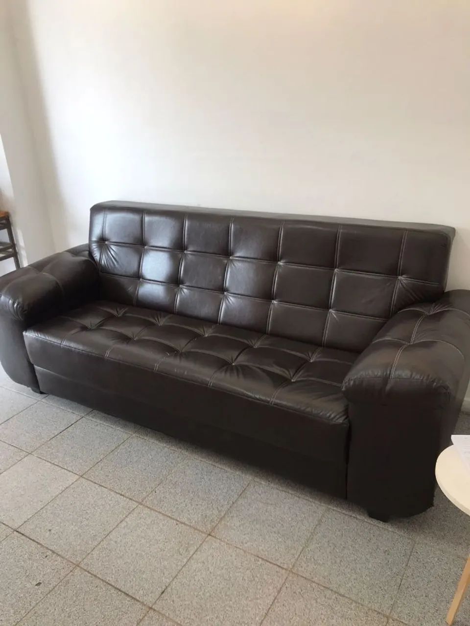 Sofá corino 3 lugares