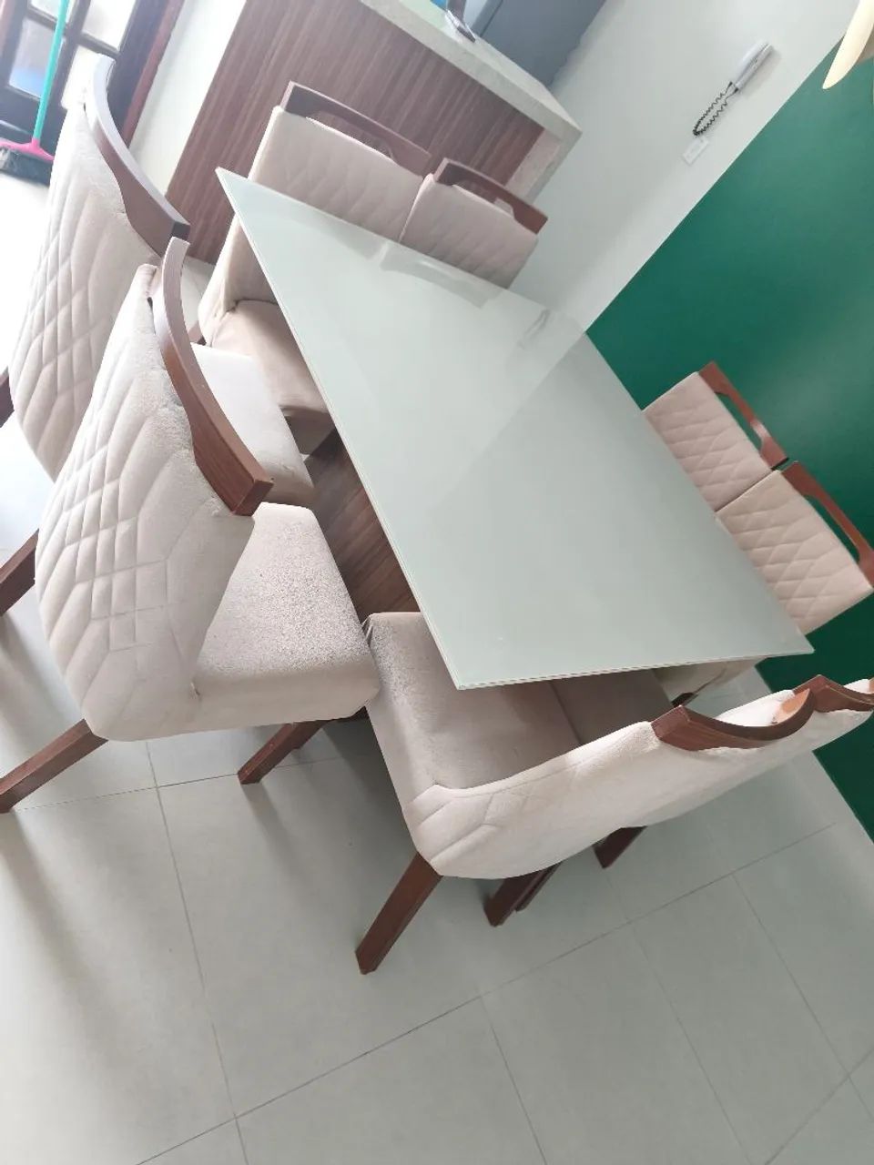 Mesa com tampo laqueado e 8 cadeiras - Foto 2