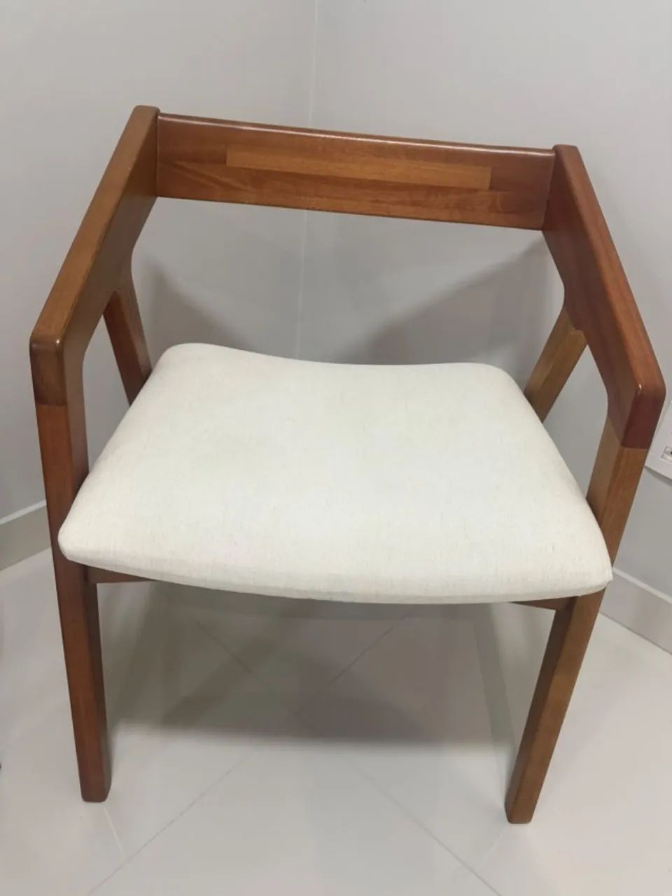 Cadeiras recepção + Mesa recepção  - Foto 3