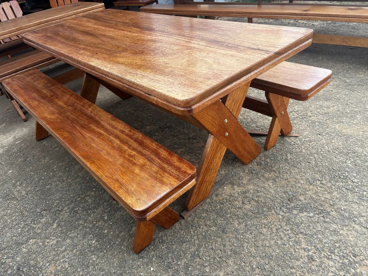 Mesa 2.00 metros com 2 bancos  - Foto 3