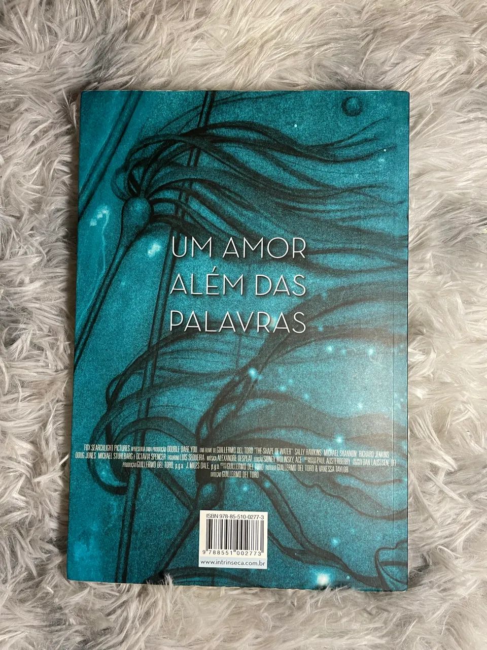 Livro A forma da água editora intrínseca  - Foto 2