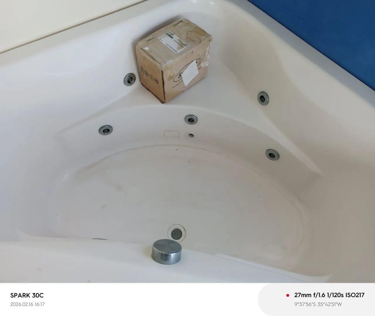 Vendo uma banheira triangular de canto, com a bomba. - Foto 3