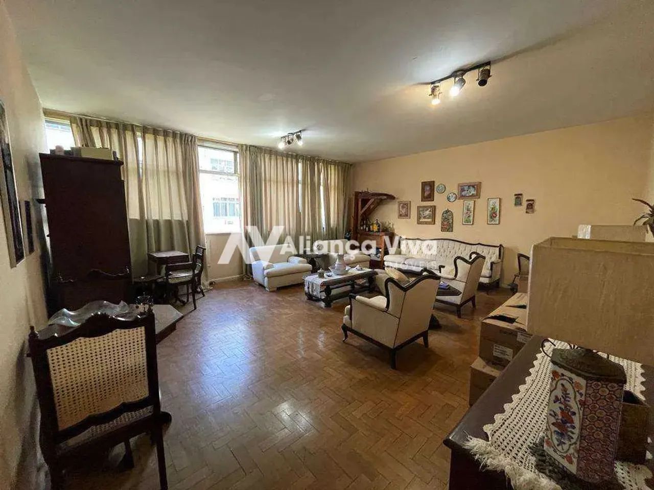 Laranjeiras | Apartamento 4 quartos, sendo 1 suite