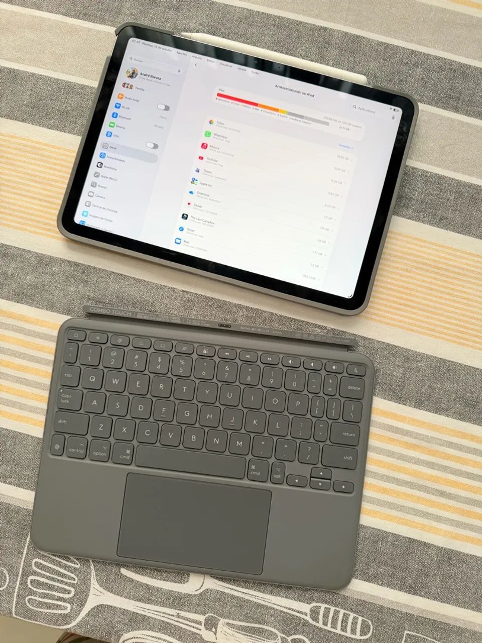 iPad Air M2 128GB 11 pol. com capa teclado trackpad Logitech - Foto 3