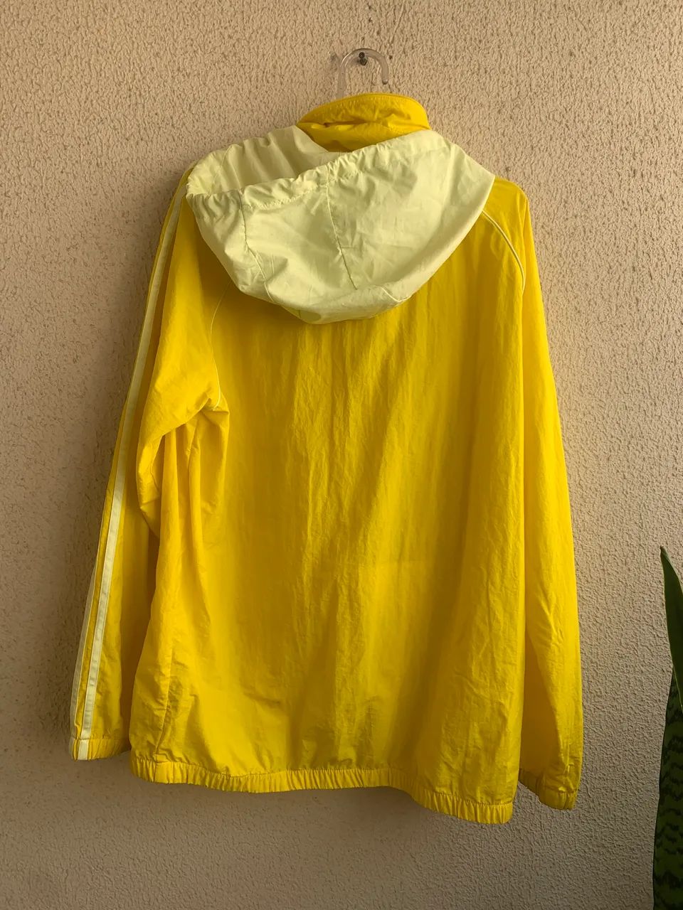 Jaqueta adidas corta vento amarelo - tam g - Roupas - Jardim