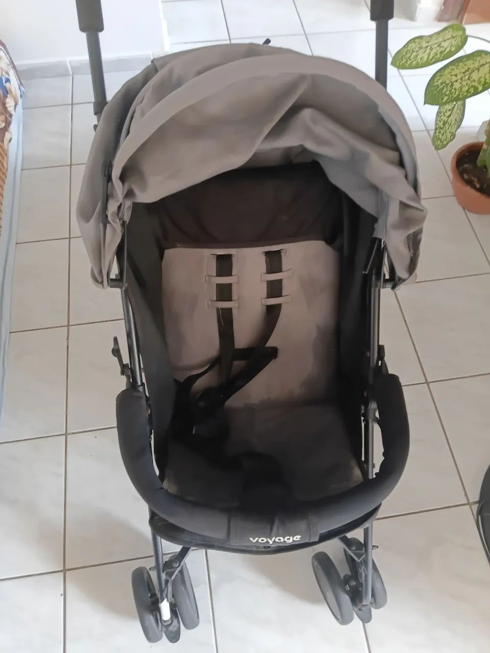 Carrinho de bebê bem conservado