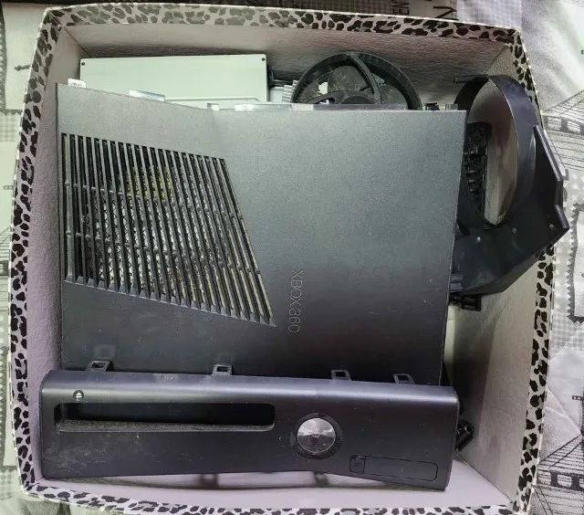 Xbox 360 Slim - Para Peças