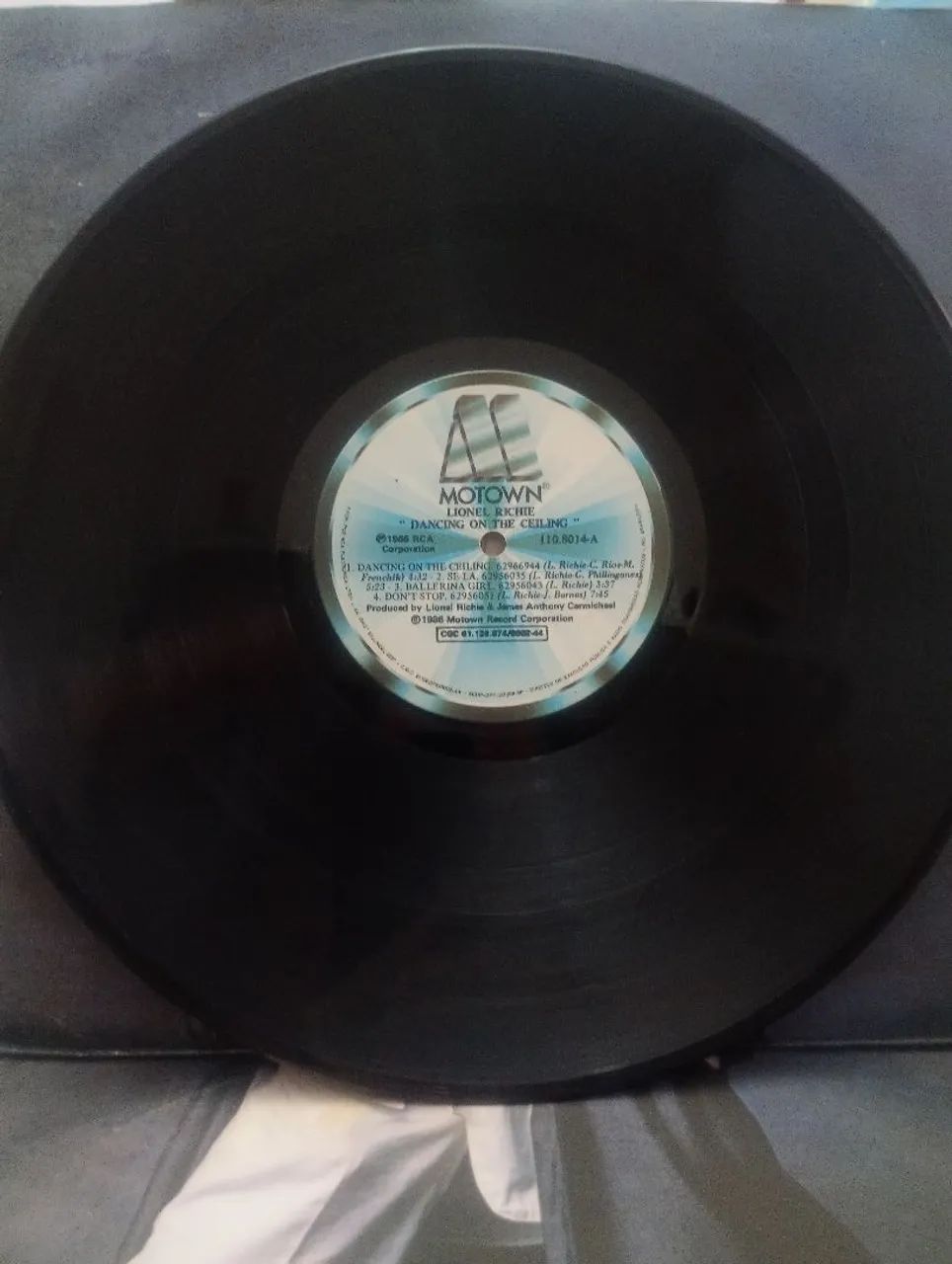 LP. LIONEL RICHIE "DANCING IN THE CEILING" 1986   - Foto 3