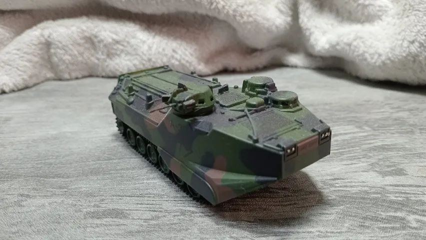BLINDADO DE COMBATE E TRANSPORTE ANFÍBIO - EM METAL- ESC. 1/72 - Foto 4