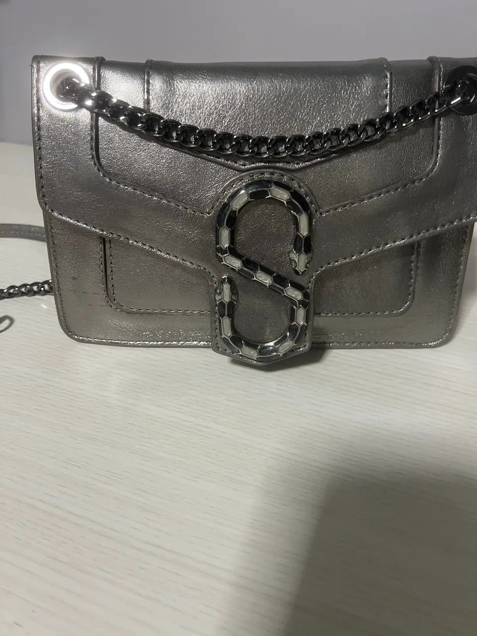 Bolsa Schutz grafite