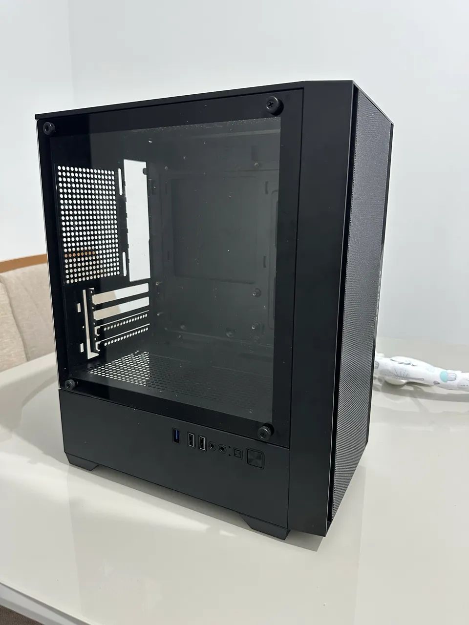 Gabinete mid-tower mesh 