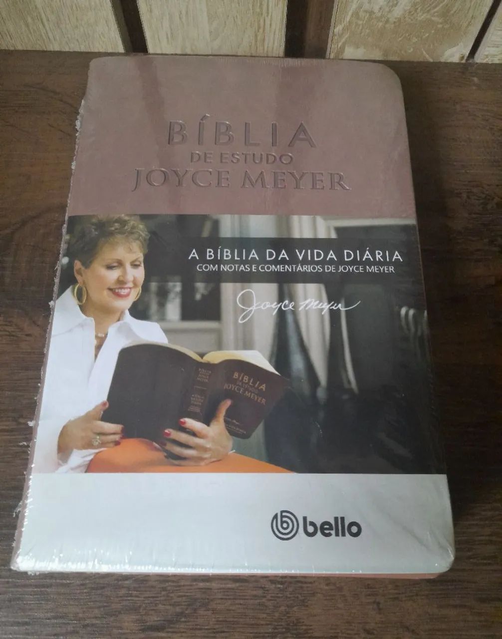 Bíblia de estudo Joice Mayer (Média)Nova lacrada. 