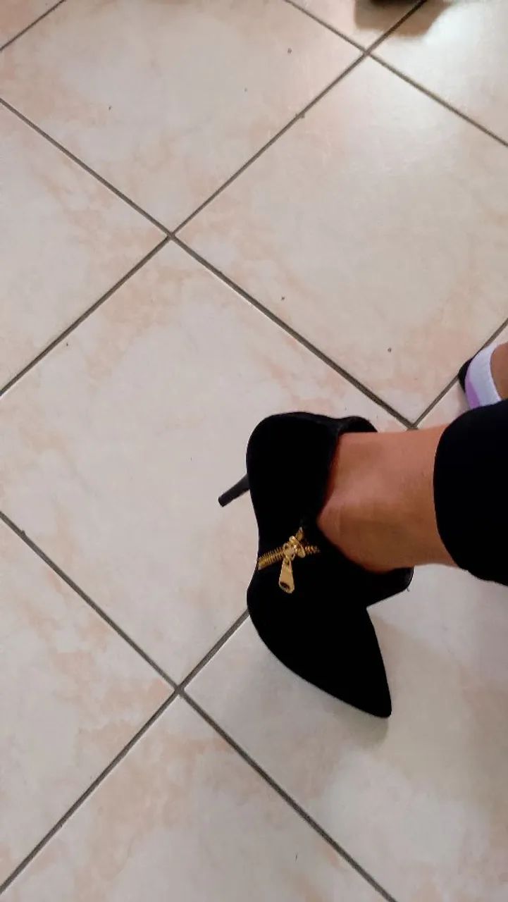 Vendo bota camurça tamanho 37 . Retirada no Córrego Grande  - Foto 3
