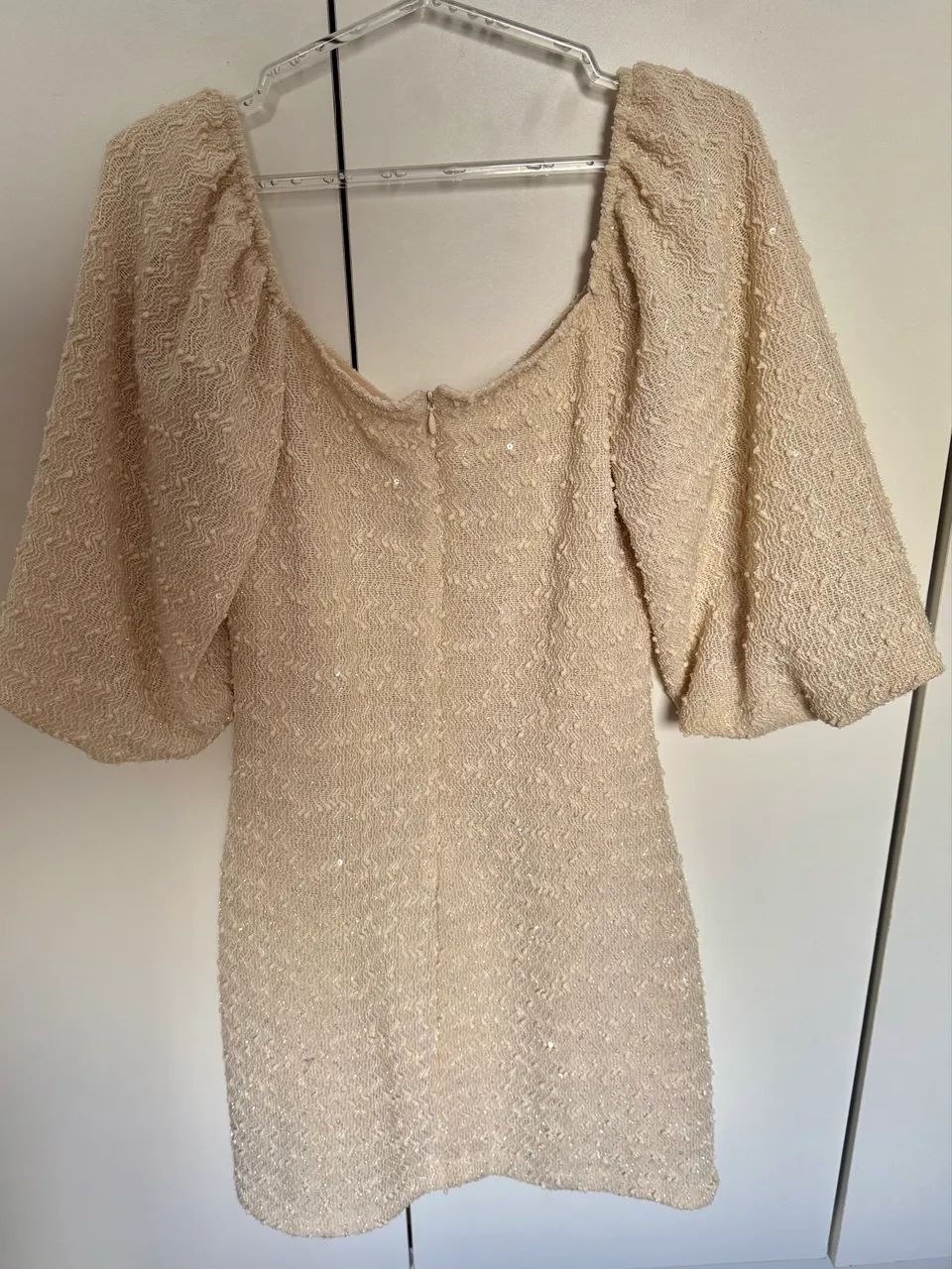 vestido bordado com mangas bufantes - Foto 2