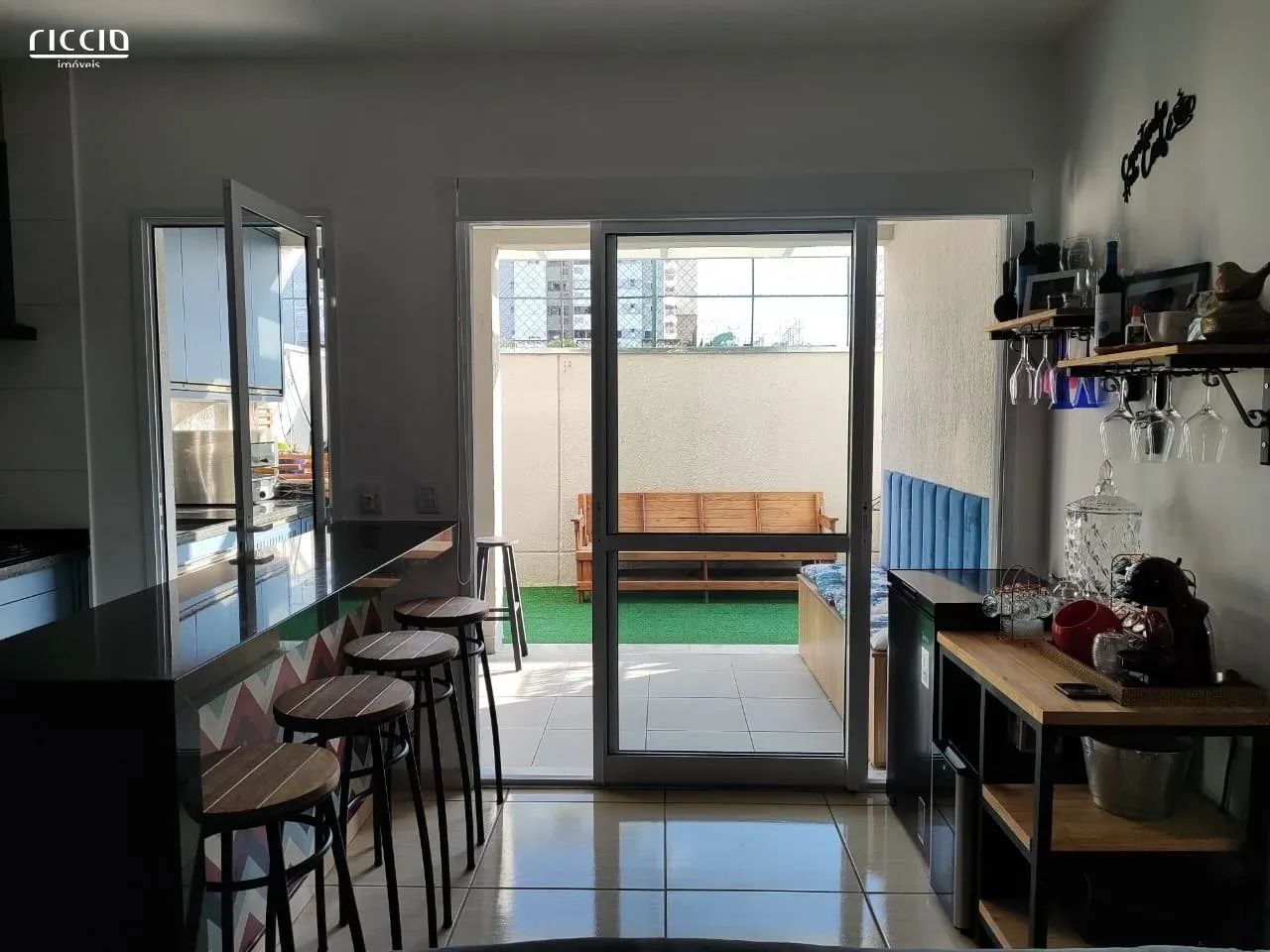 Apartamento Espaçoso com Quintal e Varanda Gourmet! - Foto 3
