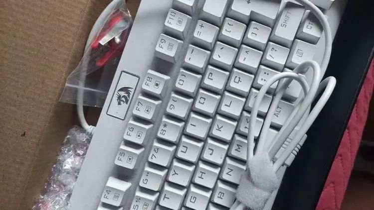 Teclado mecânico Redragon dark avanger dyn