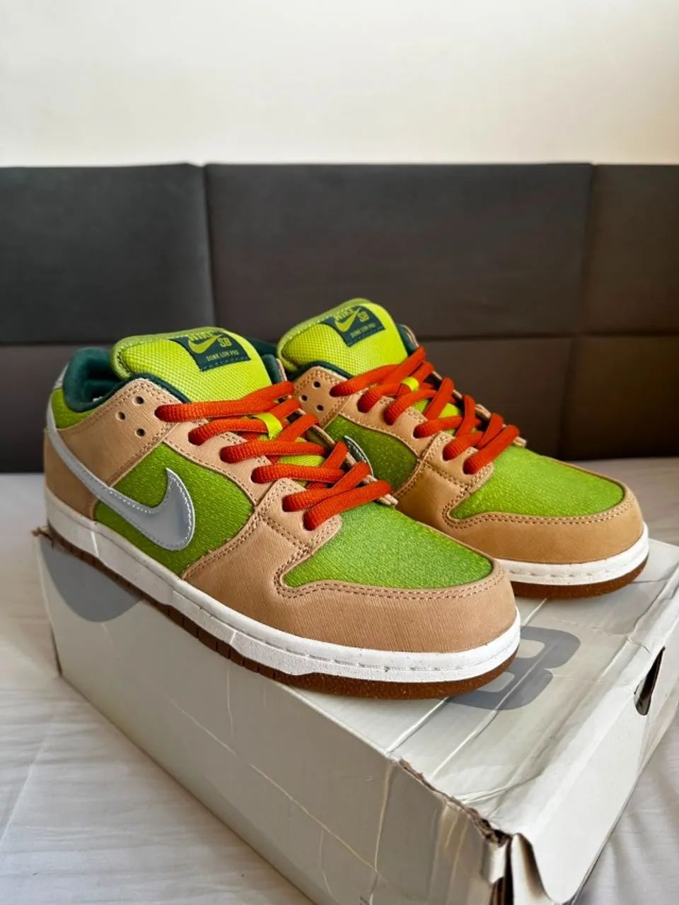 NIKE SB DUNK LOW - Sesame/Metallic Silver