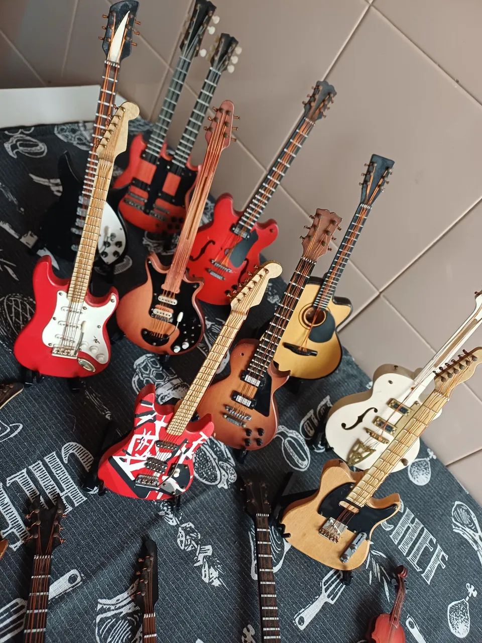 Miniaturas de guitarras  - Foto 2