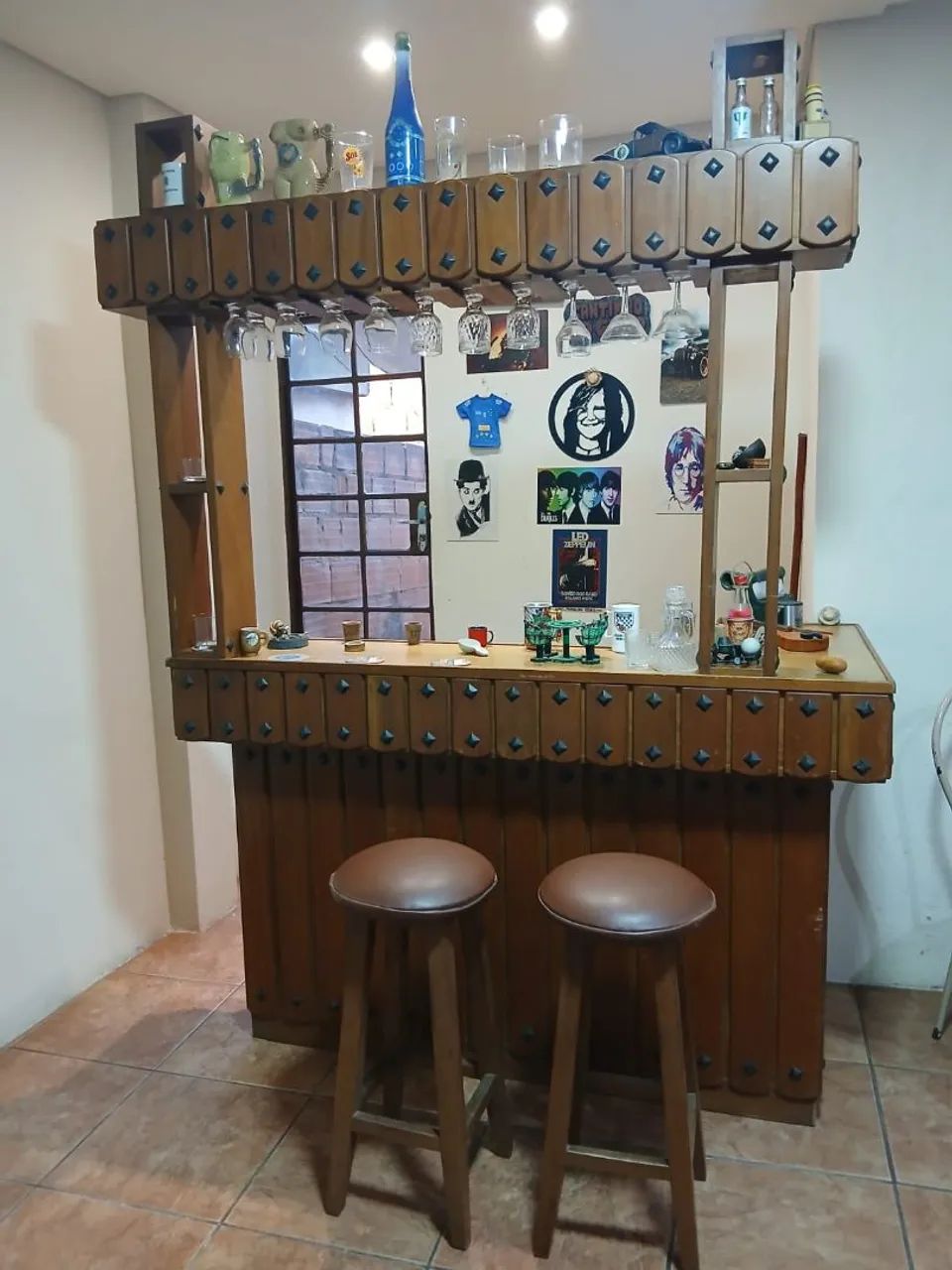 Bar de madeira mogno 