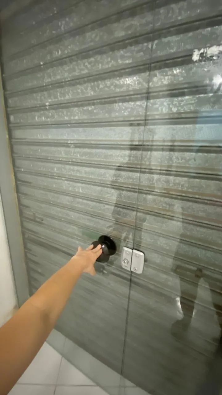 Fachada de vidro com porta 1.250,00. - Foto 2