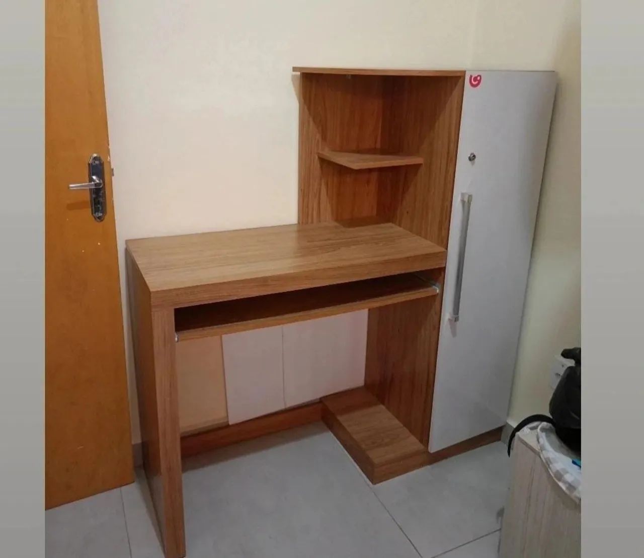 Escrivaninha semi nova