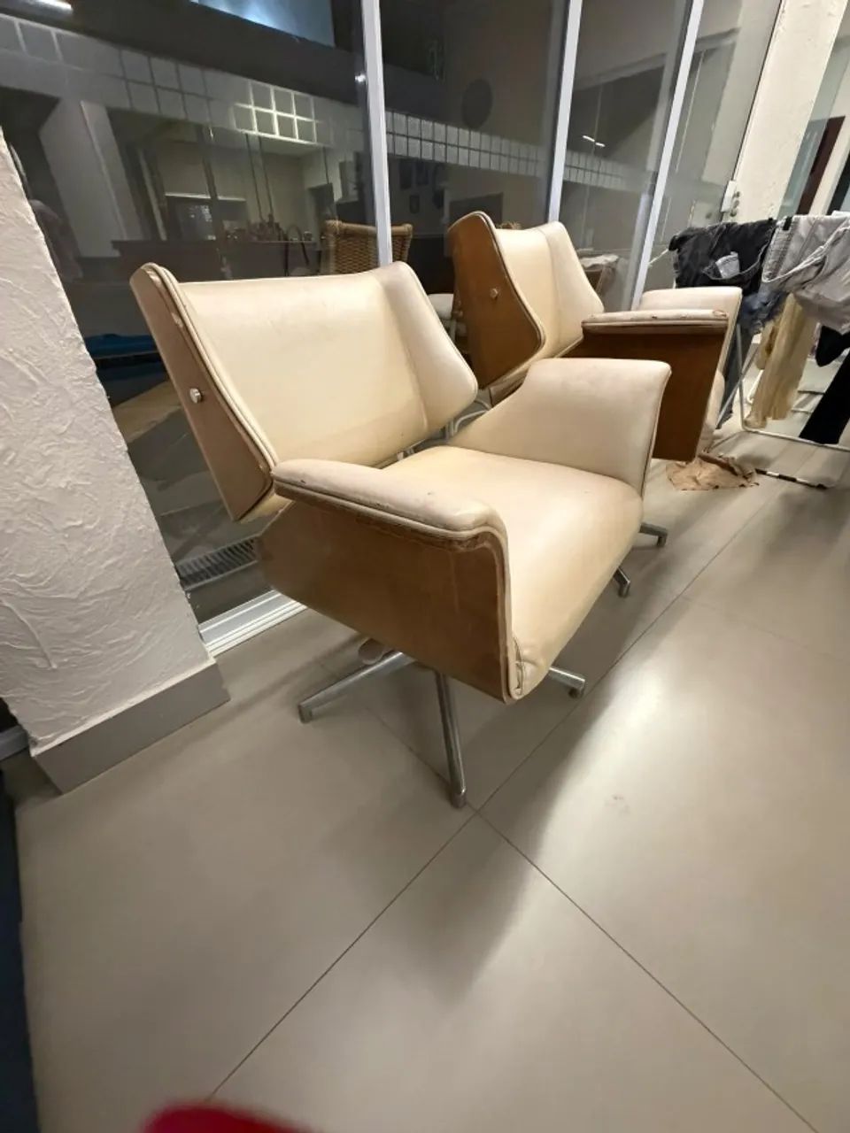 Jogo de duas poltronas 