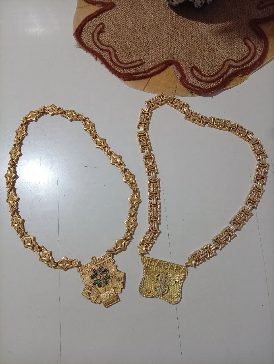 Cordão de moeda antiga 
