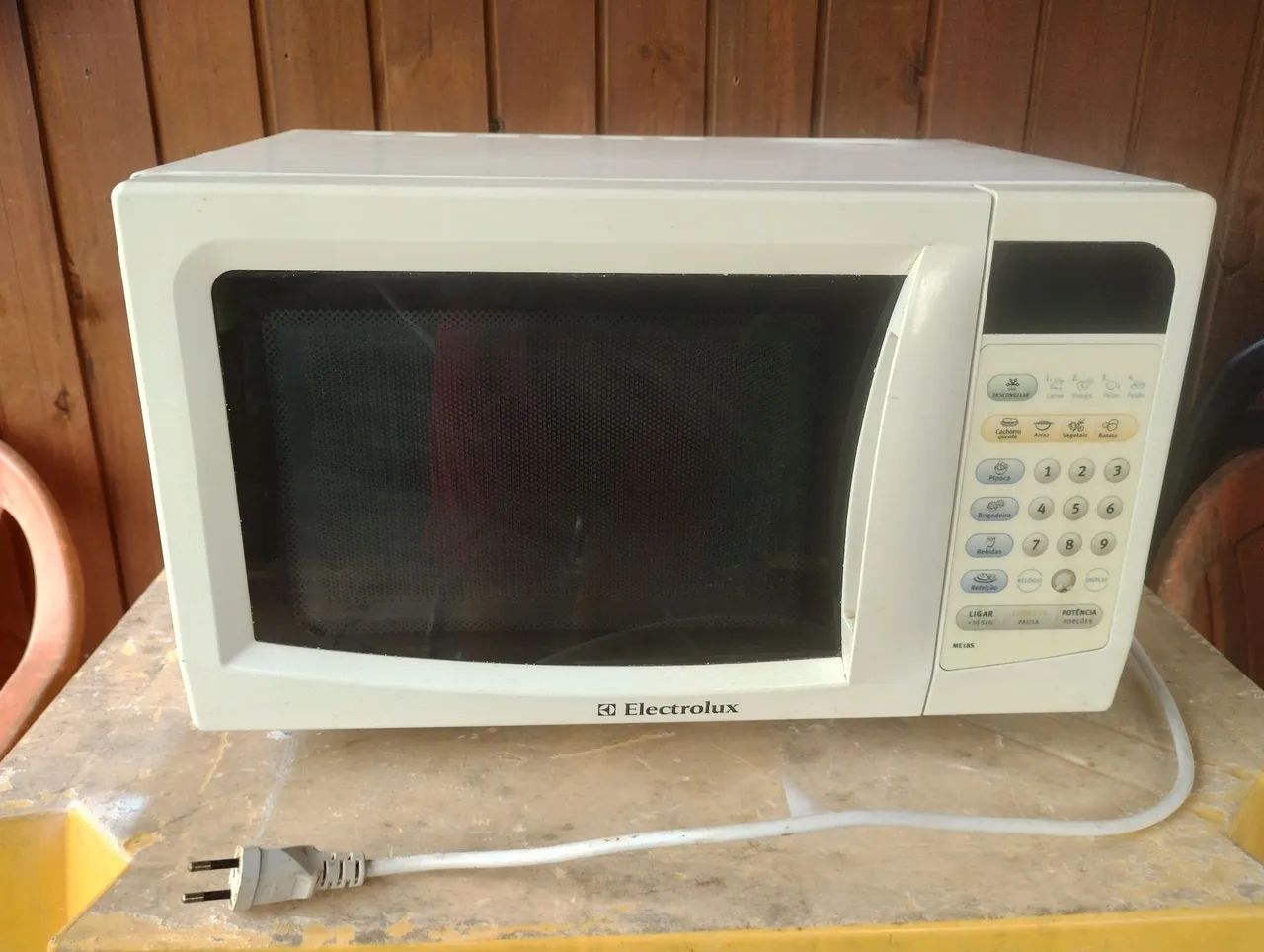 R$280 Microondas Eletrolux 18l