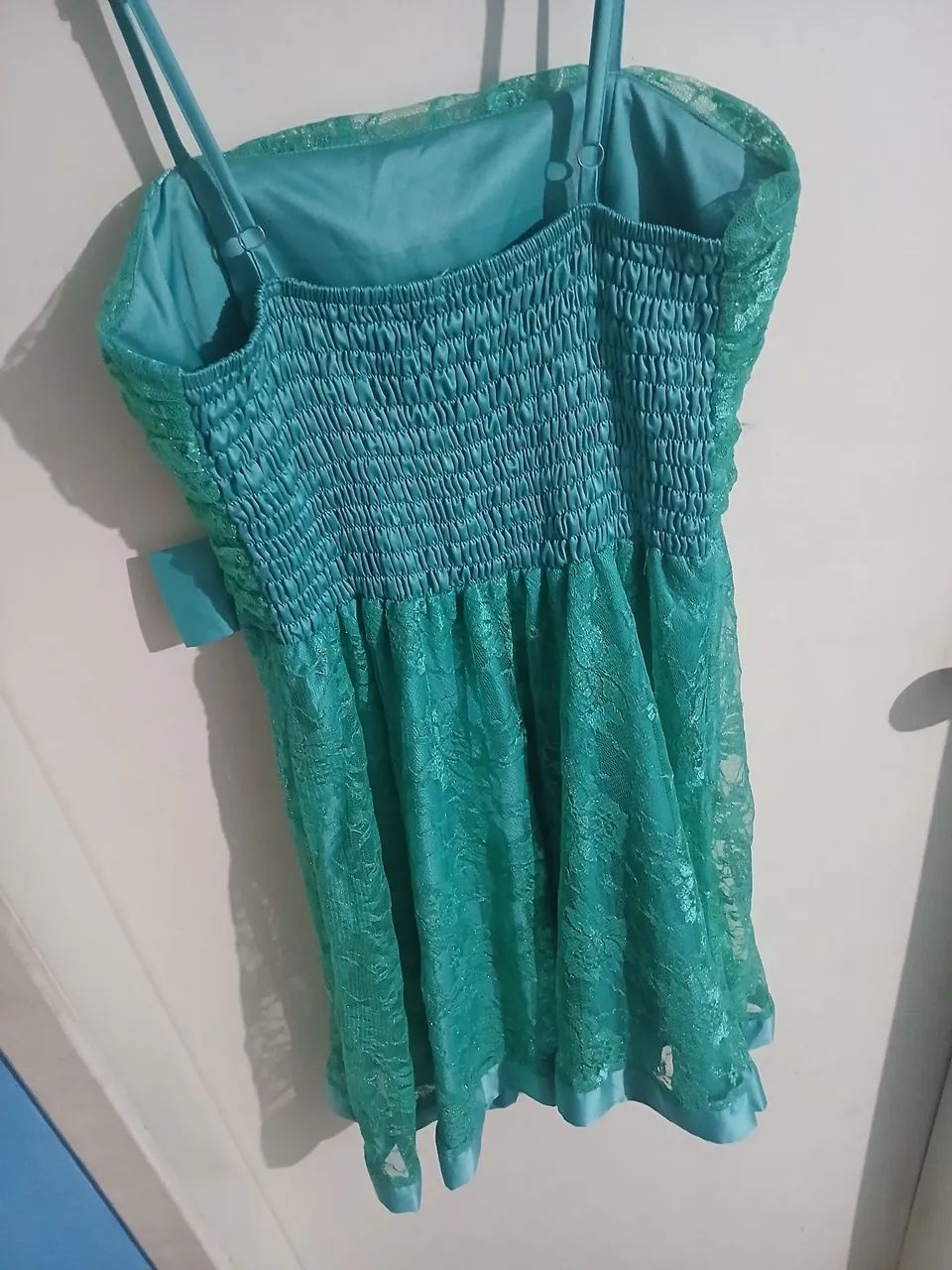  Vestido Verde Esmeralda com Drapeado e Laço - Sofisticado e Charmoso! - Foto 2