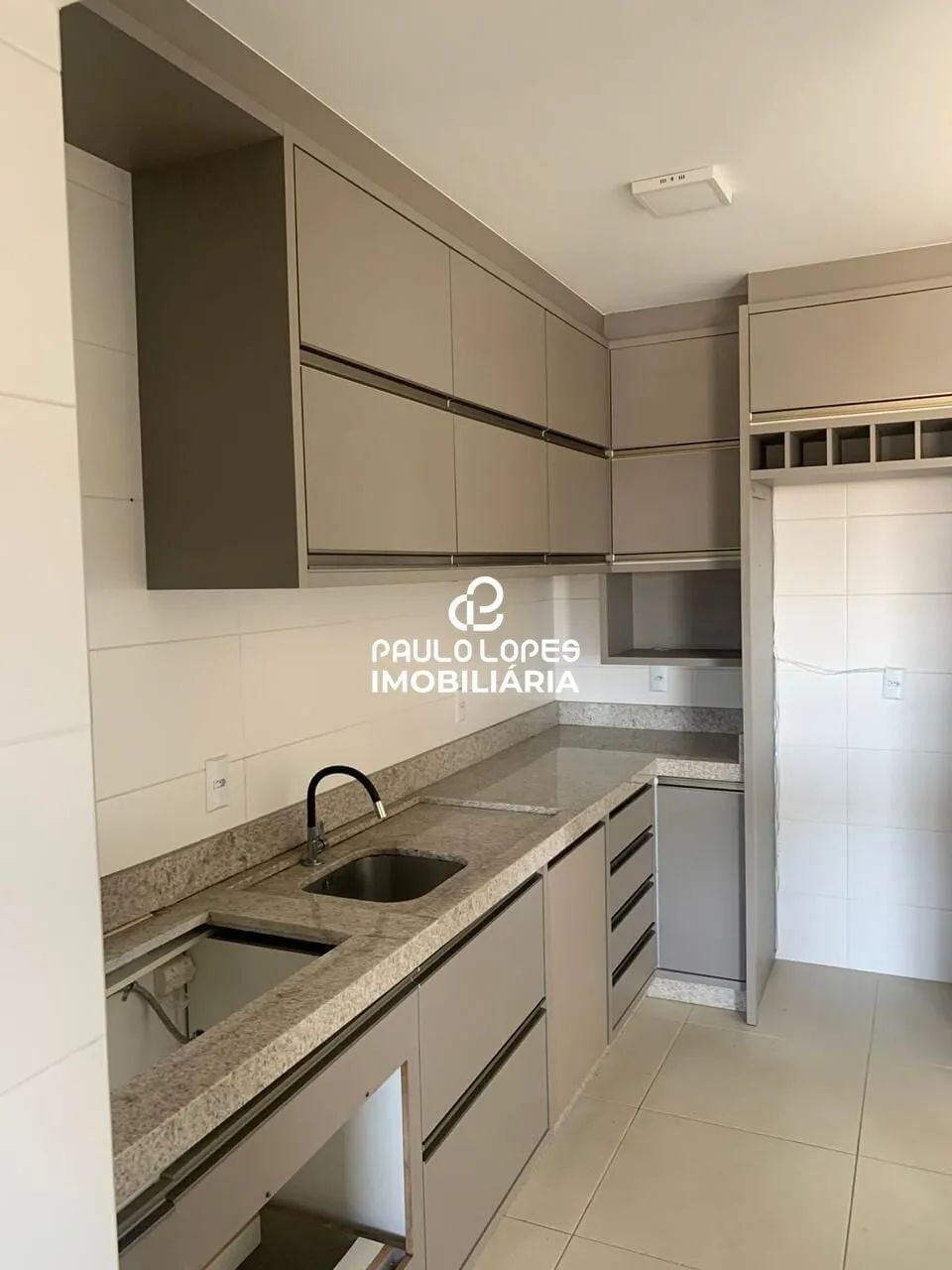 Apto 3 quartos e 2 vagas - Centro de Paulo Lopes - Foto 2