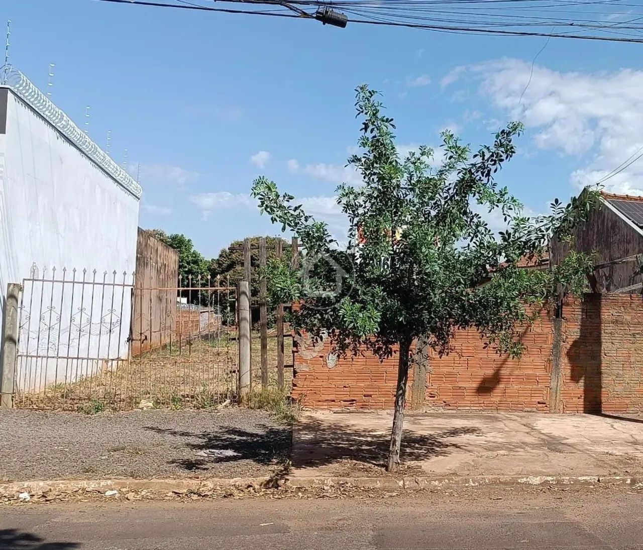TERRENO BEM LOCALIZADO Á VENDA - Foto 2