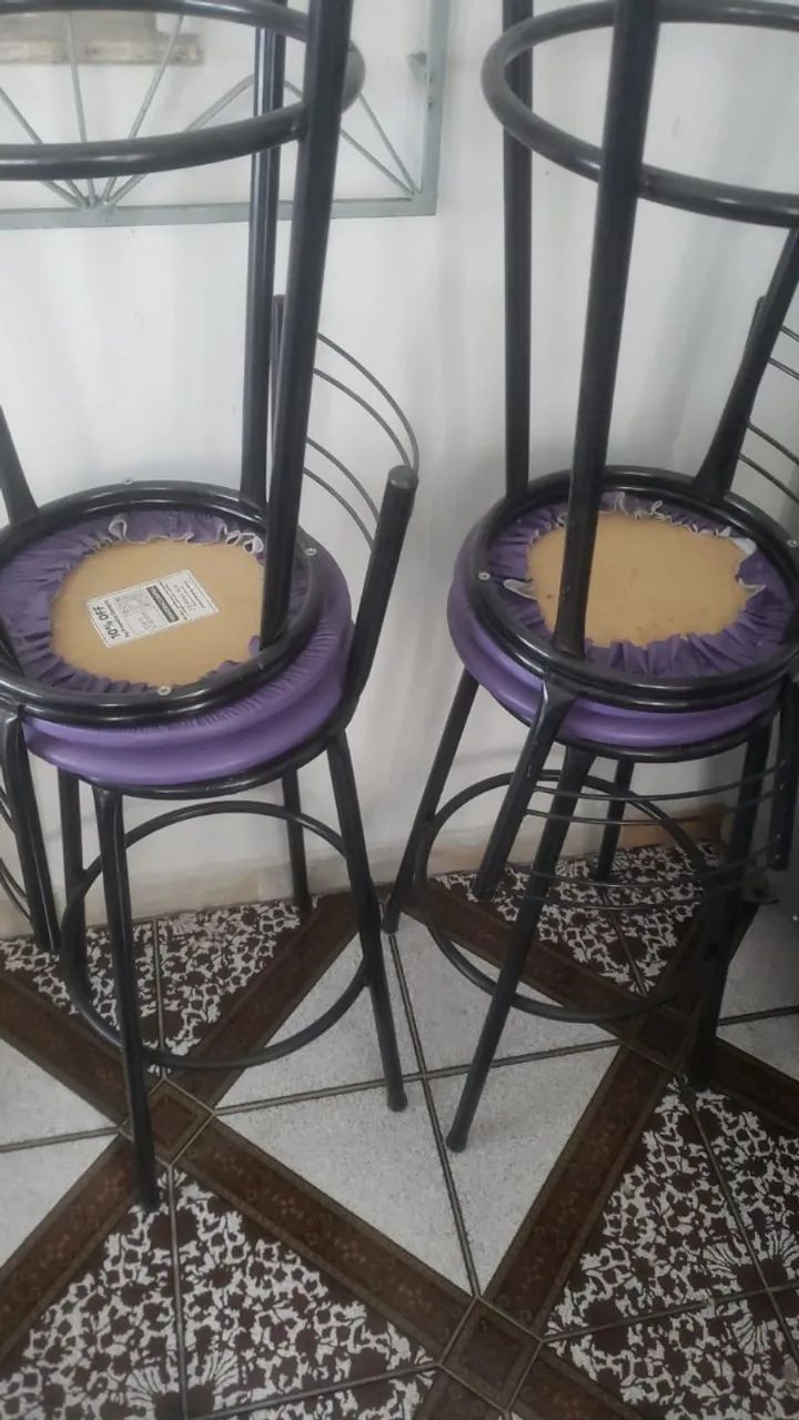 Banquetas Altas em Metal com Assento Estofado Roxo