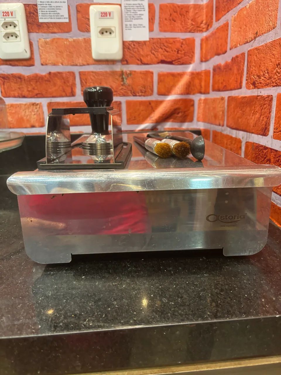 Gaveta de borra de café, da marca astoria, completa com batedor e pincel?