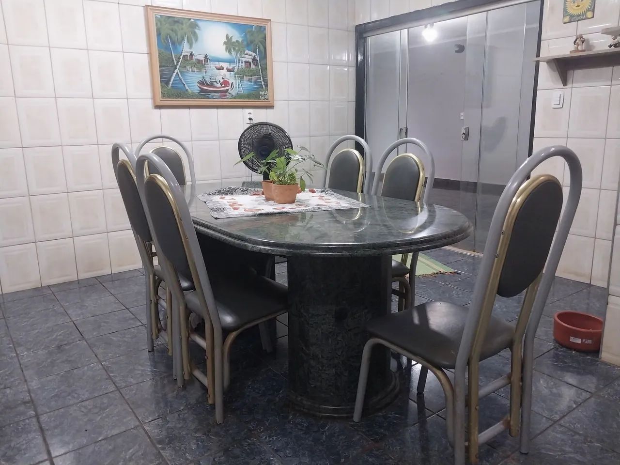 Mesa de granito com 6 cadeiras