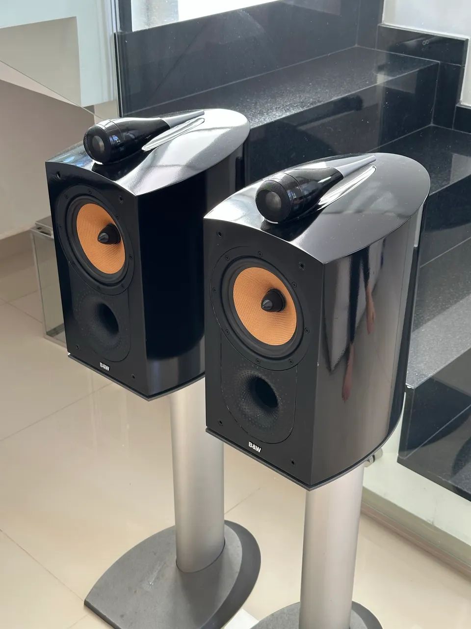 Par de caixas Bowers & Wilkins 805 Nautilus