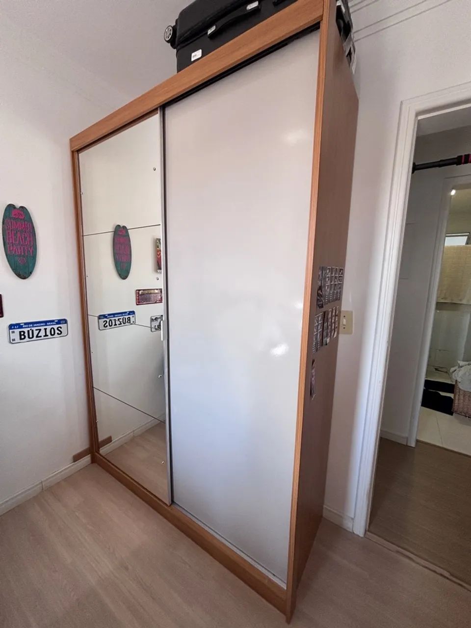 Armário duas portas com espelho 