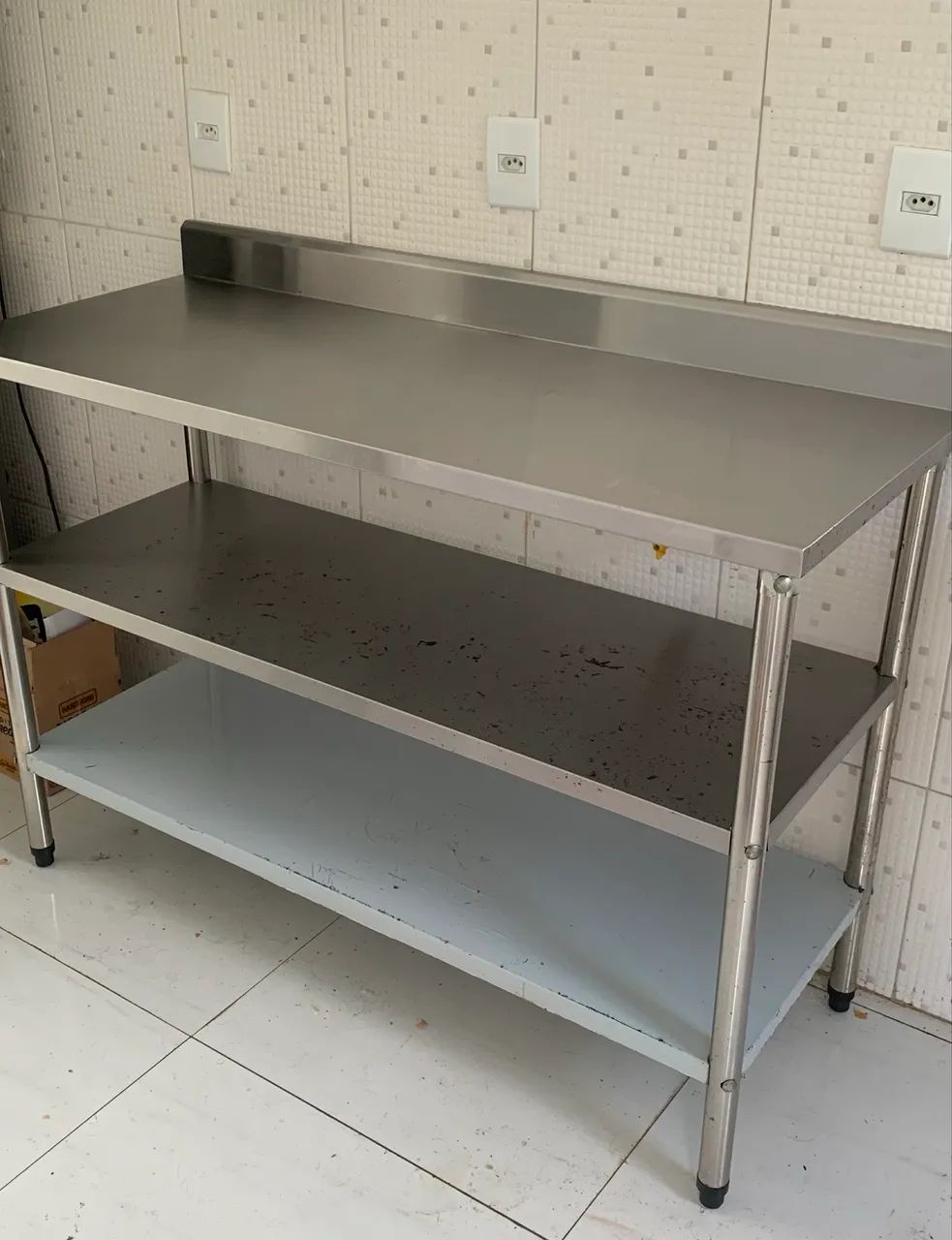 Bancada de INOX com rodabanca e 2 prateleiras  - Foto 2