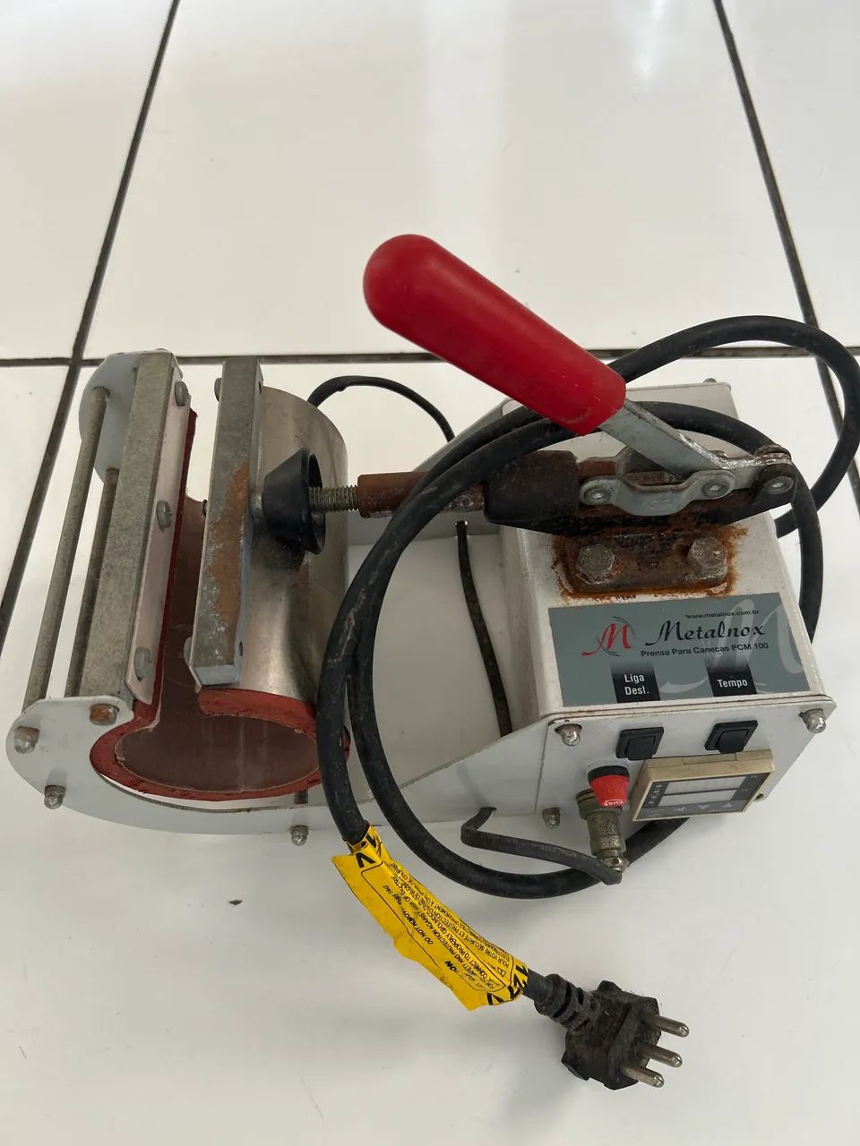 Vendo prensa de estampar canecas R$ 120,00 - Foto 2