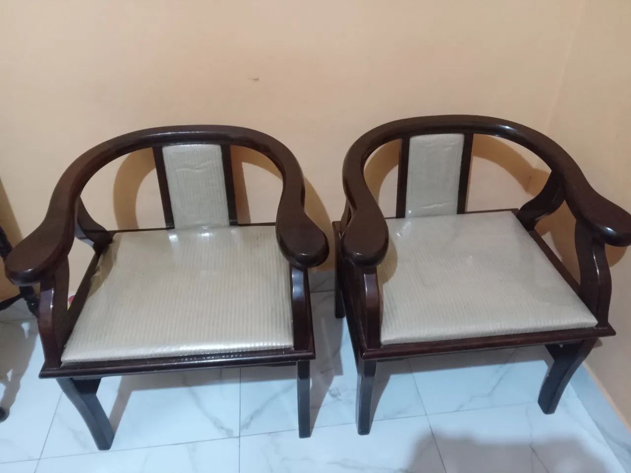 2 Cadeiras decorativas de madeira antigas