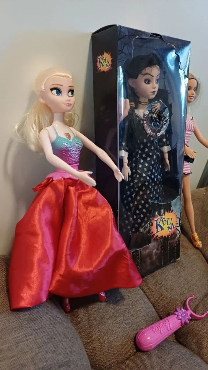 Conjunto 3 bonecas Wandinha Barbie Elsa 30cm - Foto 5