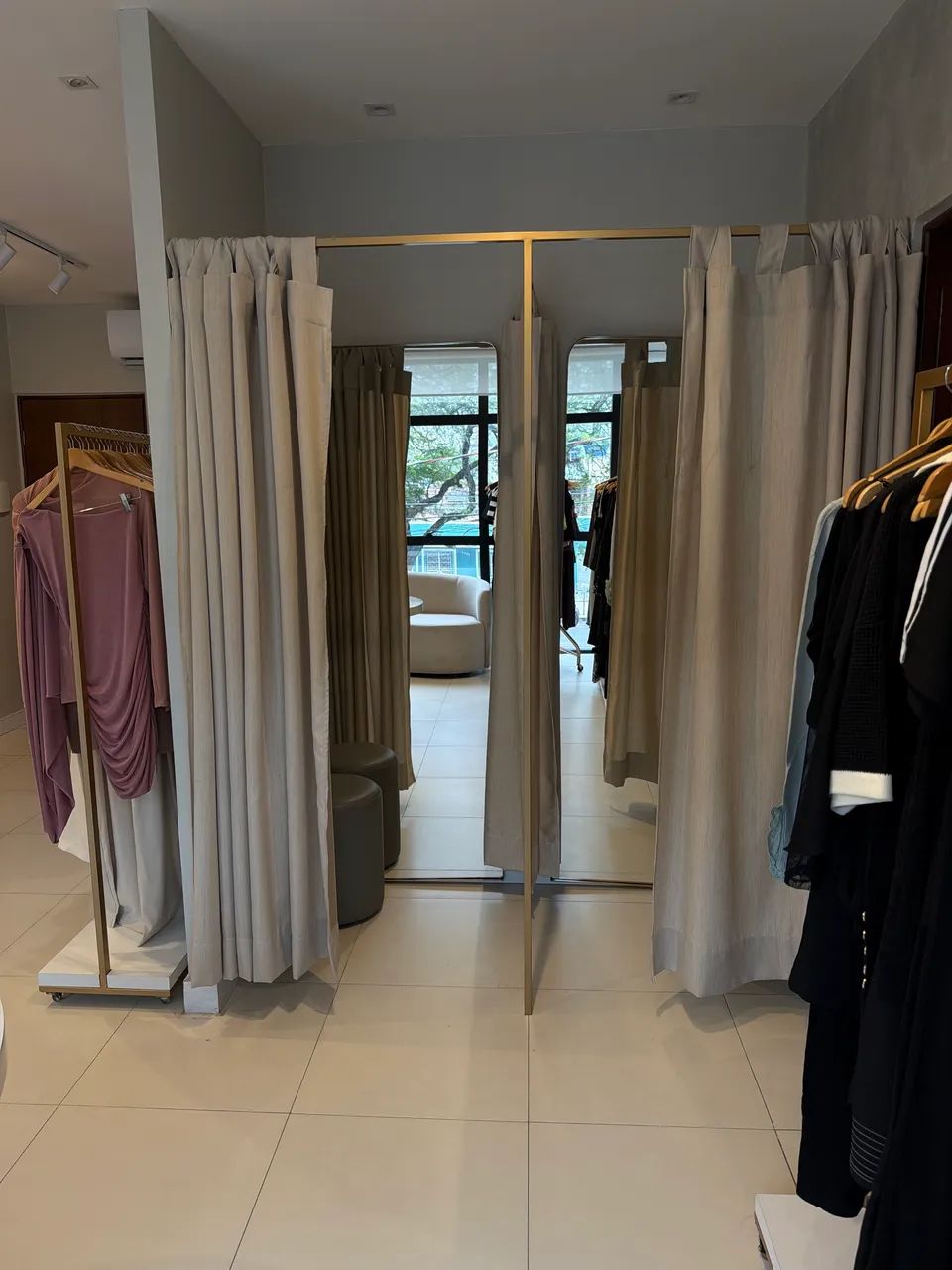 REPASSO PONTO COMERCIAL LOJA DE ROUPA PRONTA PARA VENDER - Foto 4