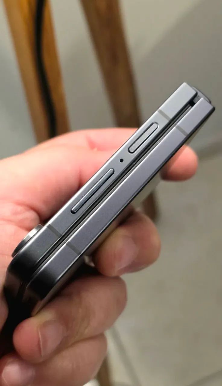 Z Flip 7 - 512gb - impecável - Foto 3