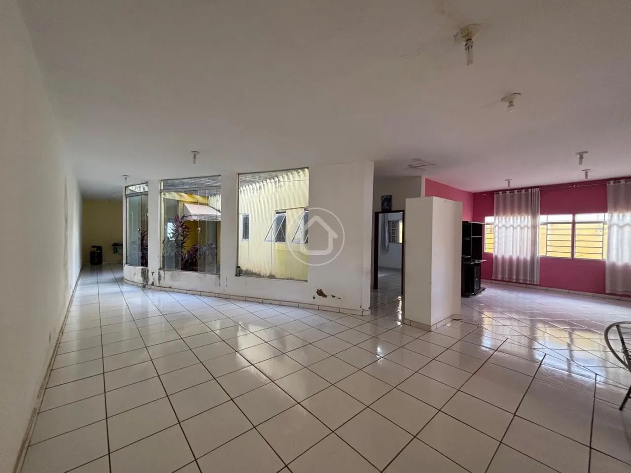 CASA COM ALPLO TERRENO - Foto 5