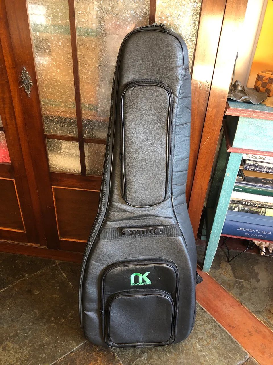 Case de couro para violão newkeeper 