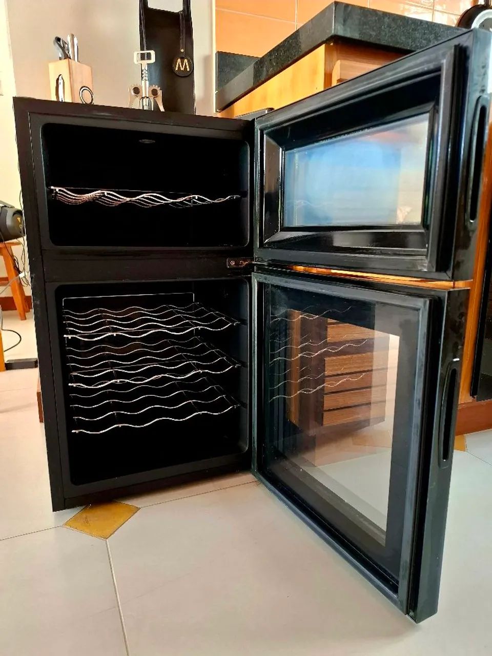 Adega de Vinho Philco black Piano - Foto 4