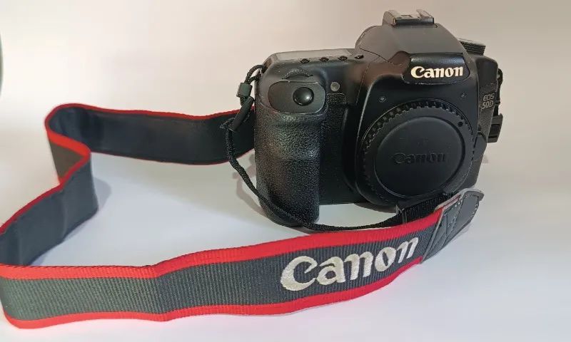 Kit Canon 50D + Lente 18-135mm IS + Kit Completo (2 Baterias e Brindes) - Foto 2