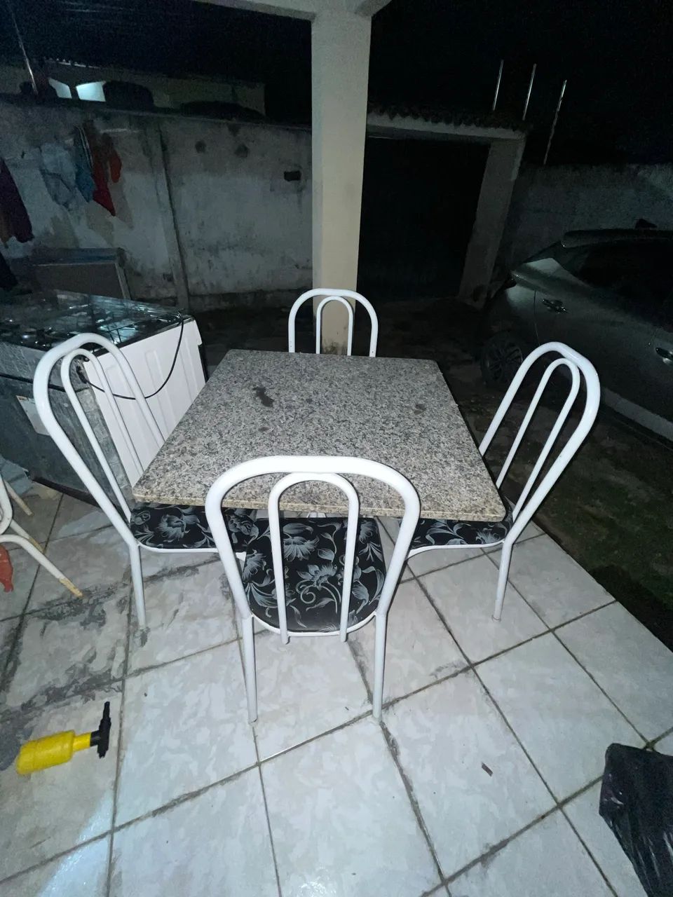Mesa de mármore 4 cadeiras