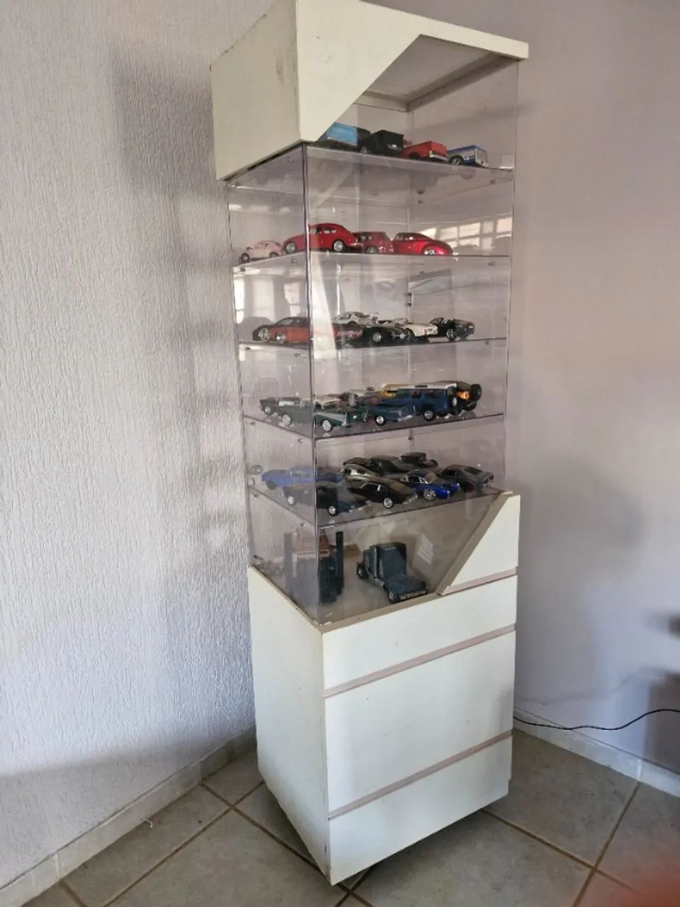 VITRINE/EXPOSITOR EM MDF ACRÍLICO- para coleções ou loja - Foto 3
